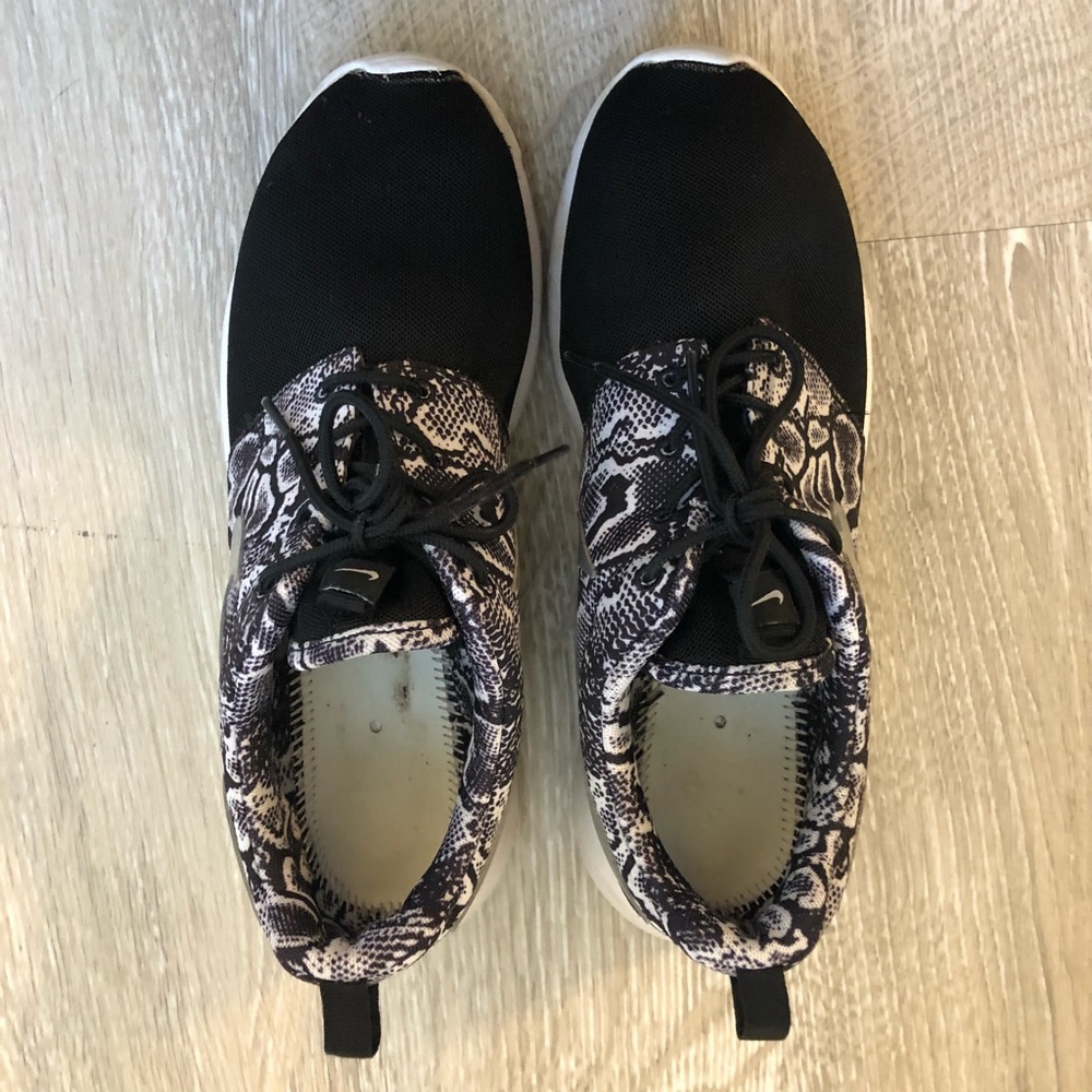 Used Nike Roshes